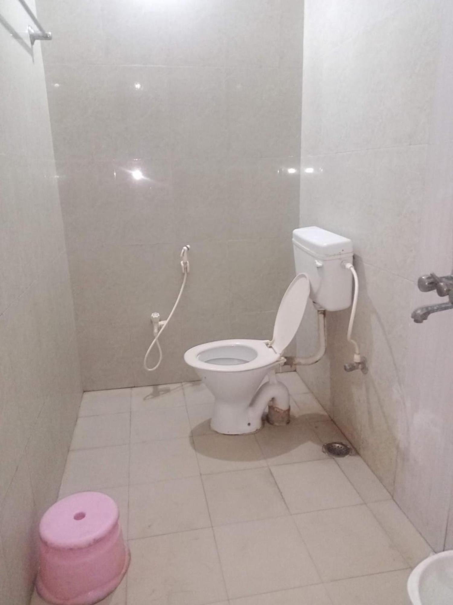 Hotel D2 Holiday Inn -Near Niladri Sea Beach - Puri - Official Verified 외부 사진