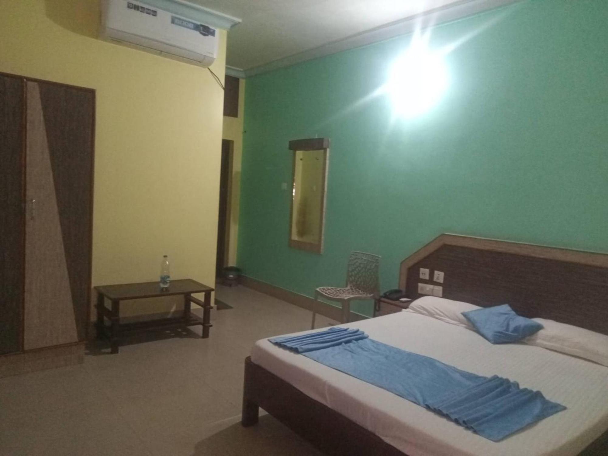 Hotel D2 Holiday Inn -Near Niladri Sea Beach - Puri - Official Verified 외부 사진