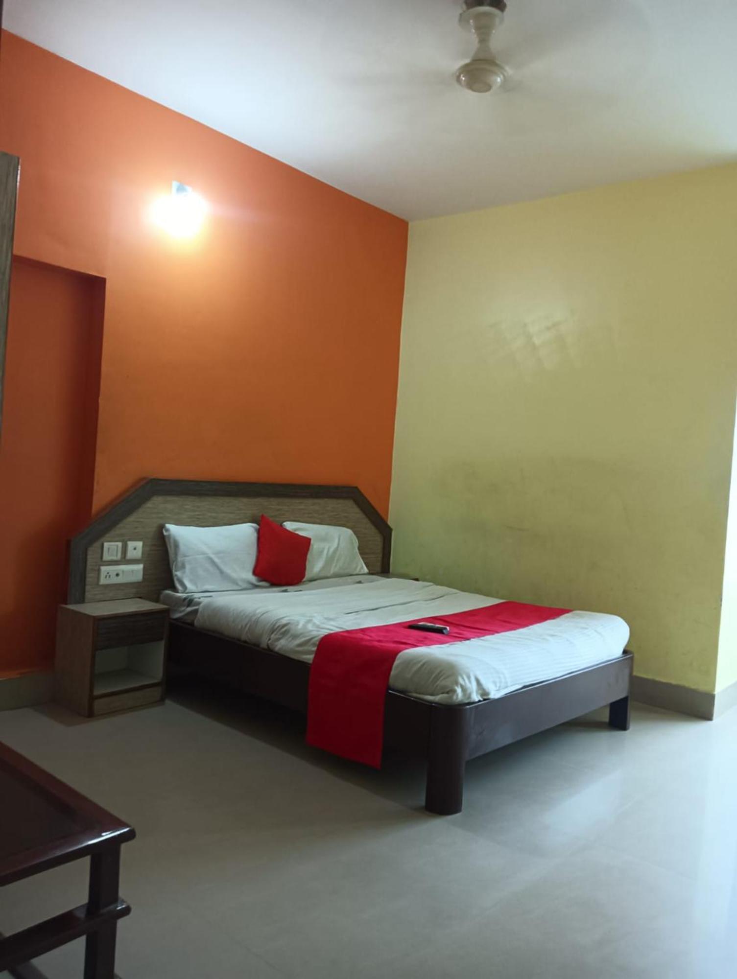 Hotel D2 Holiday Inn -Near Niladri Sea Beach - Puri - Official Verified 외부 사진